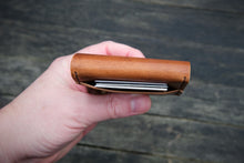 Load image into Gallery viewer, The Great Saxham - Vertical wallet (Horween Dublin - Natural)
