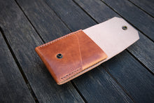 Load image into Gallery viewer, The Great Saxham - Vertical wallet (Horween Dublin - Natural)
